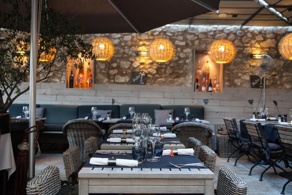 L'Auberge De L'Aubergine Eygalières Exteriör bild
