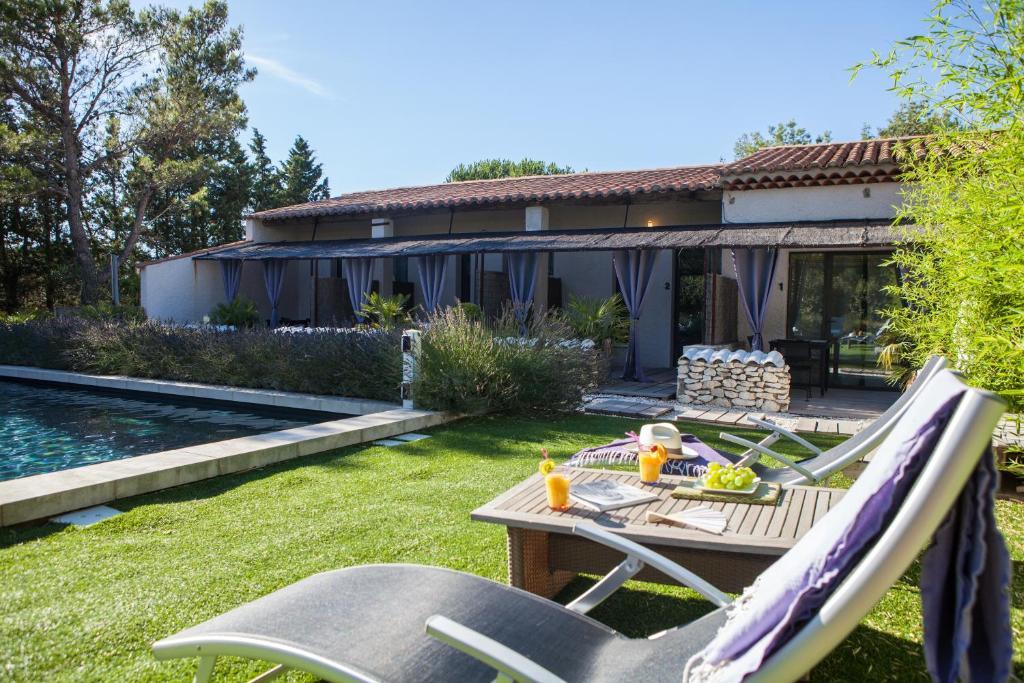 L'Auberge De L'Aubergine Eygalières Rum bild
