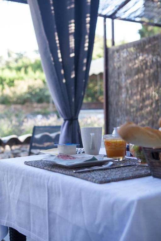 L'Auberge De L'Aubergine Eygalières Rum bild