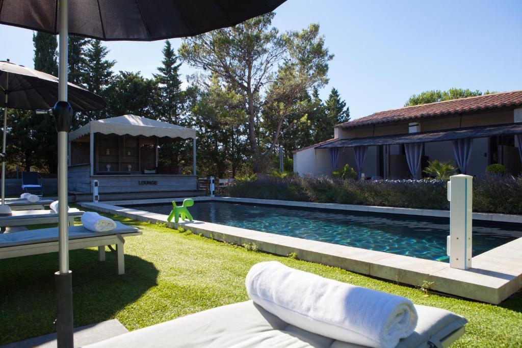 L'Auberge De L'Aubergine Eygalières Rum bild
