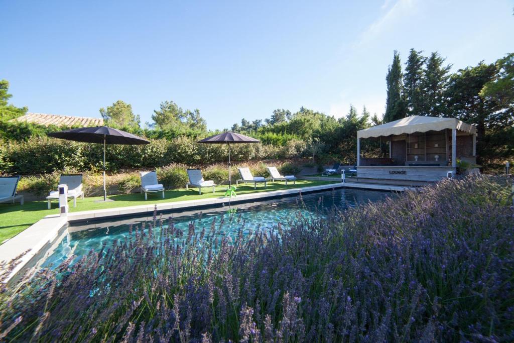 L'Auberge De L'Aubergine Eygalières Exteriör bild