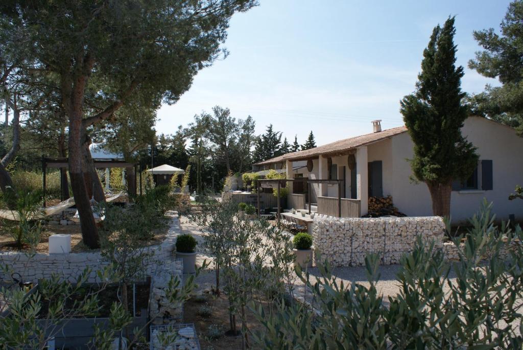 L'Auberge De L'Aubergine Eygalières Exteriör bild