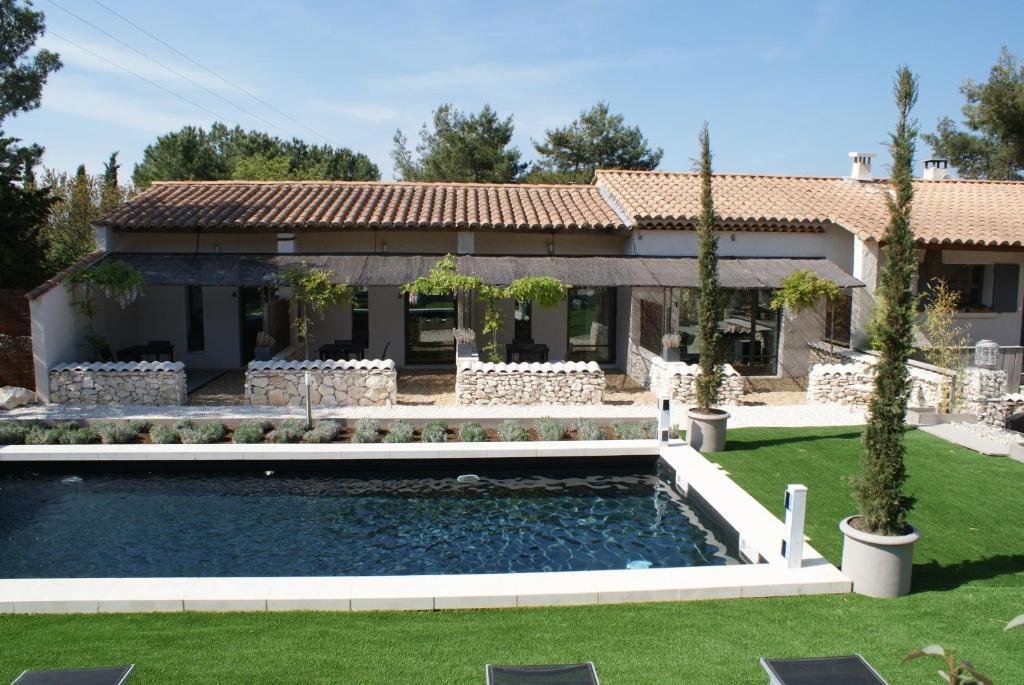 L'Auberge De L'Aubergine Eygalières Exteriör bild