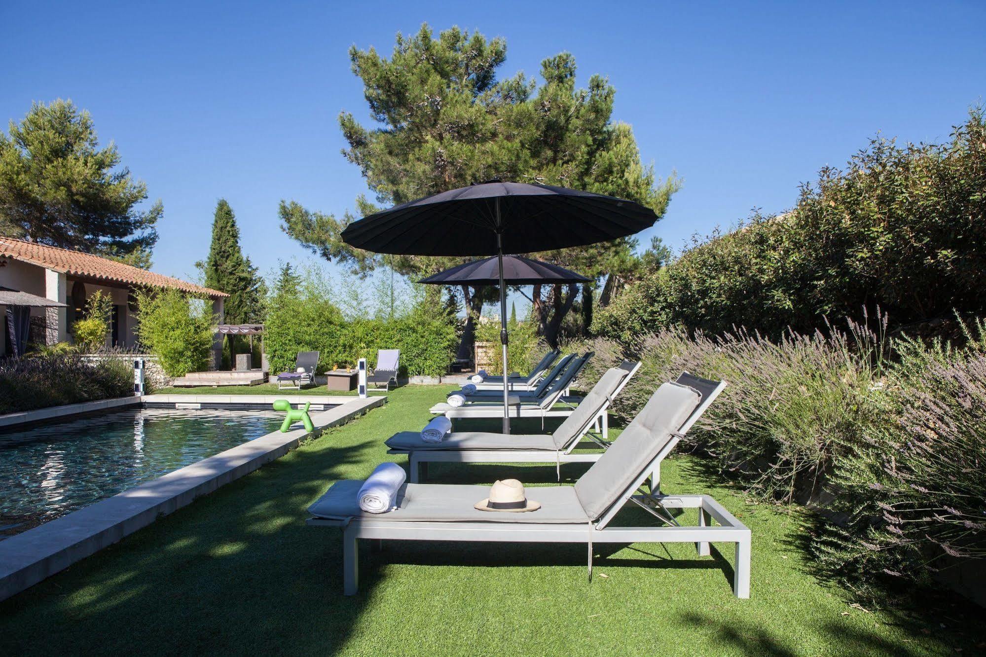 L'Auberge De L'Aubergine Eygalières Exteriör bild